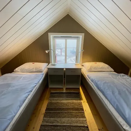 Rorbu 8 Middagstinden - Ure Lofoten Sennesvik